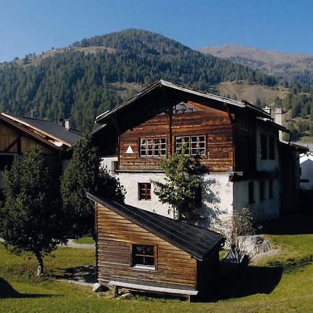ซานตา-มาเรีย ยูธ โฮสเทล Santa Maria Val Muestair ภายนอก รูปภาพ