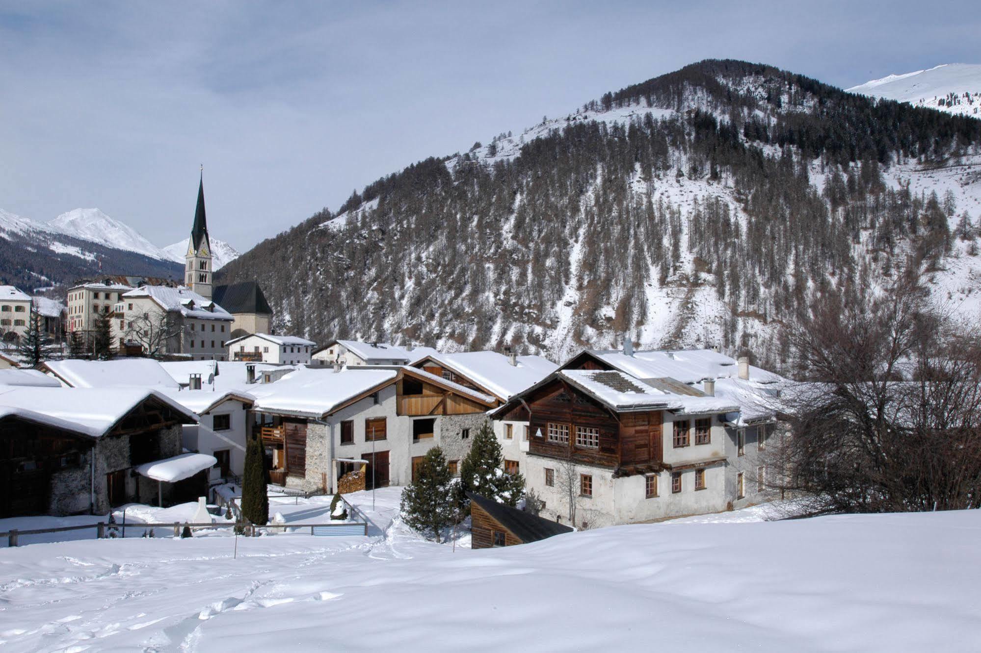 ซานตา-มาเรีย ยูธ โฮสเทล Santa Maria Val Muestair ภายนอก รูปภาพ
