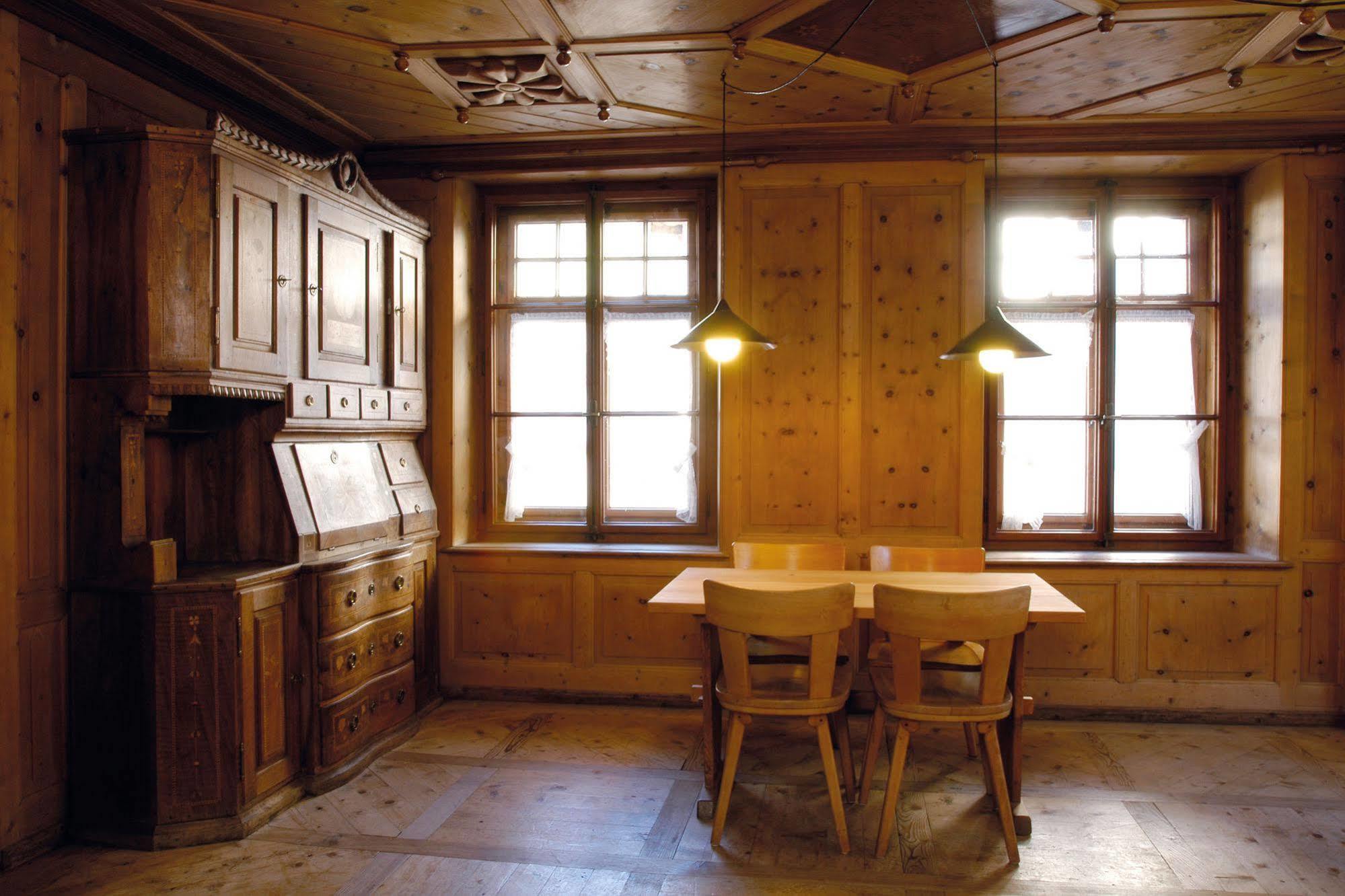 ซานตา-มาเรีย ยูธ โฮสเทล Santa Maria Val Muestair ภายนอก รูปภาพ