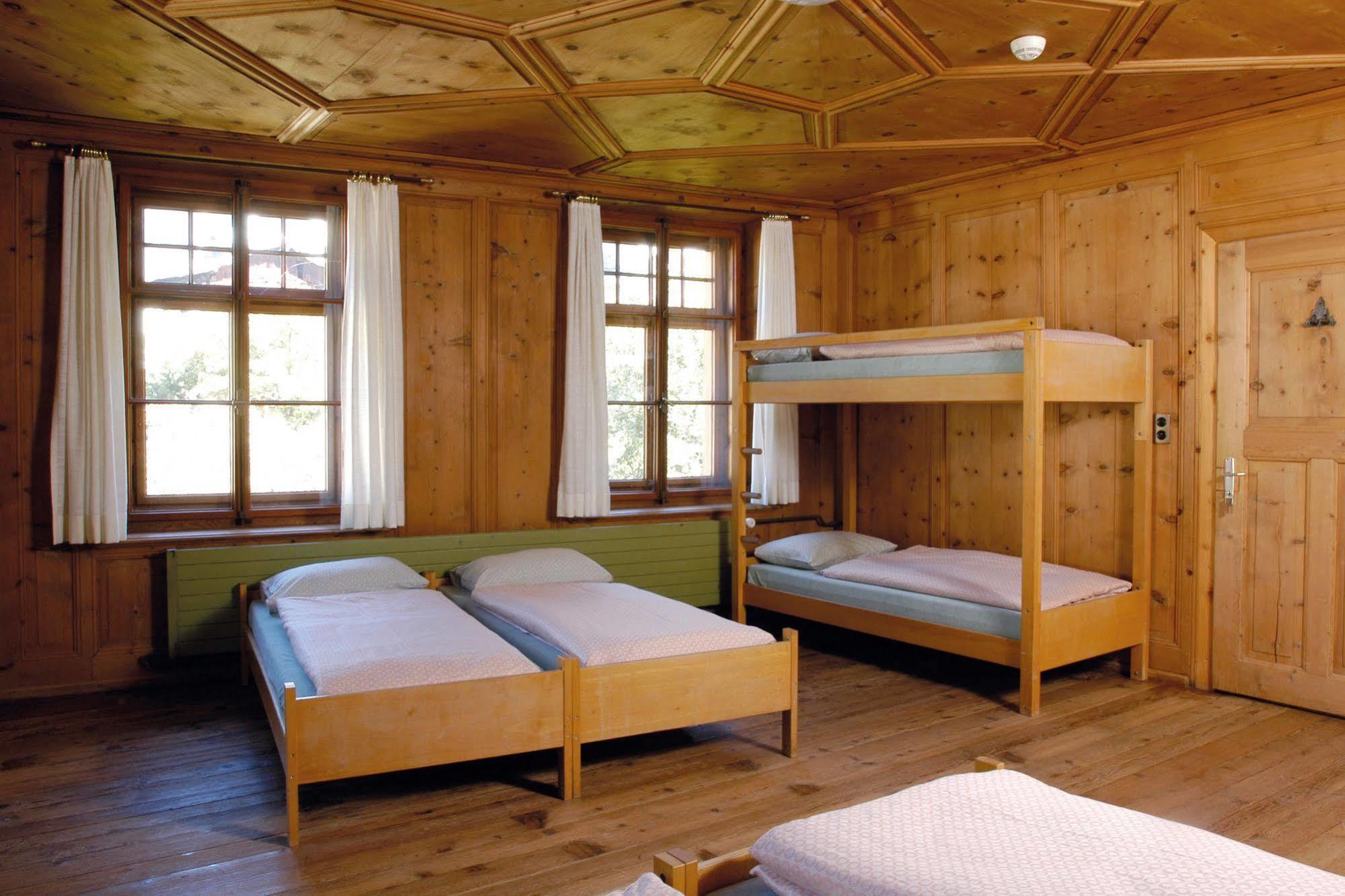 ซานตา-มาเรีย ยูธ โฮสเทล Santa Maria Val Muestair ภายนอก รูปภาพ