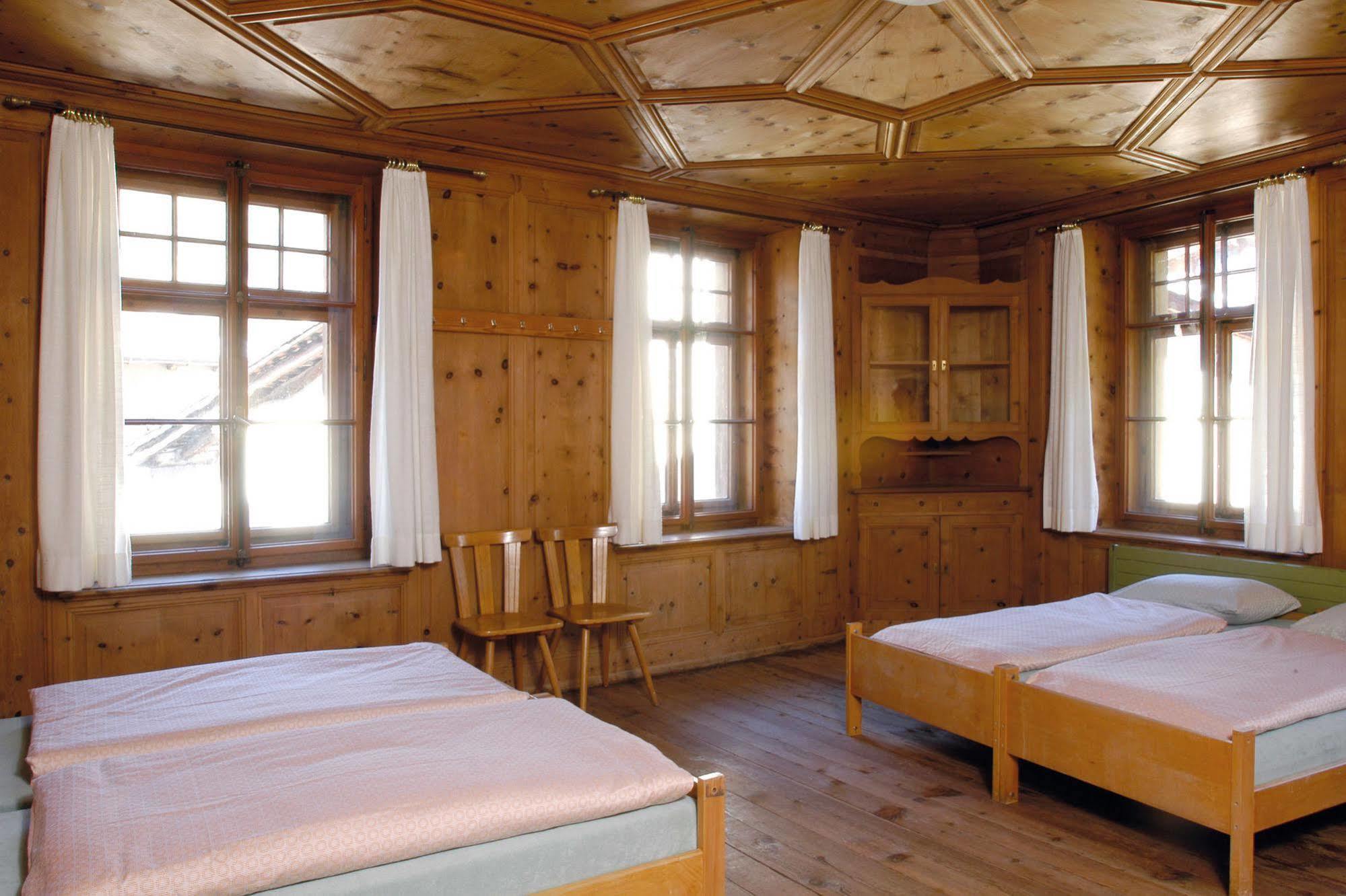 ซานตา-มาเรีย ยูธ โฮสเทล Santa Maria Val Muestair ภายนอก รูปภาพ