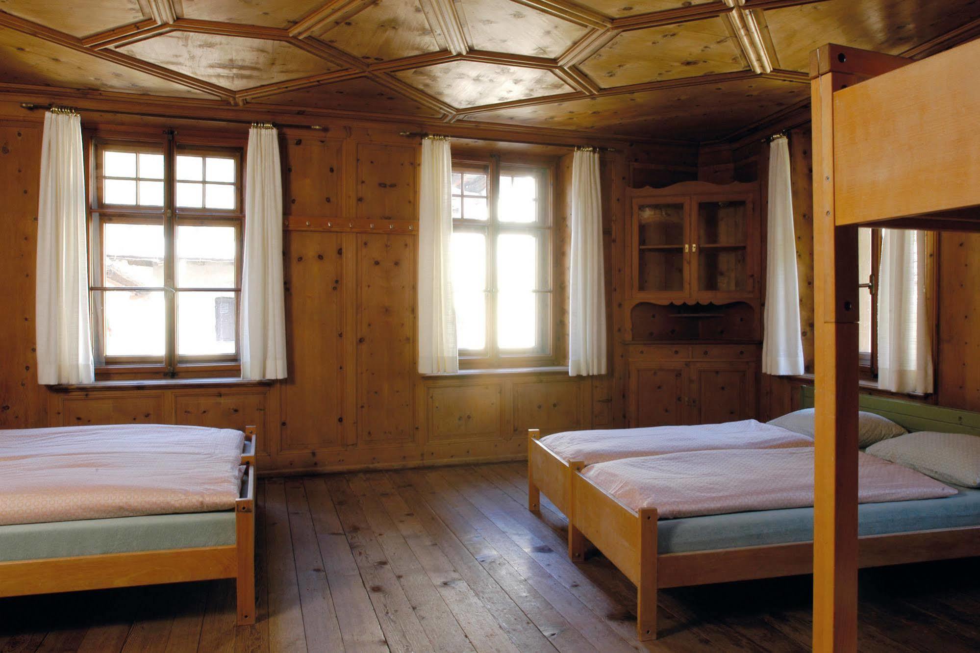ซานตา-มาเรีย ยูธ โฮสเทล Santa Maria Val Muestair ภายนอก รูปภาพ