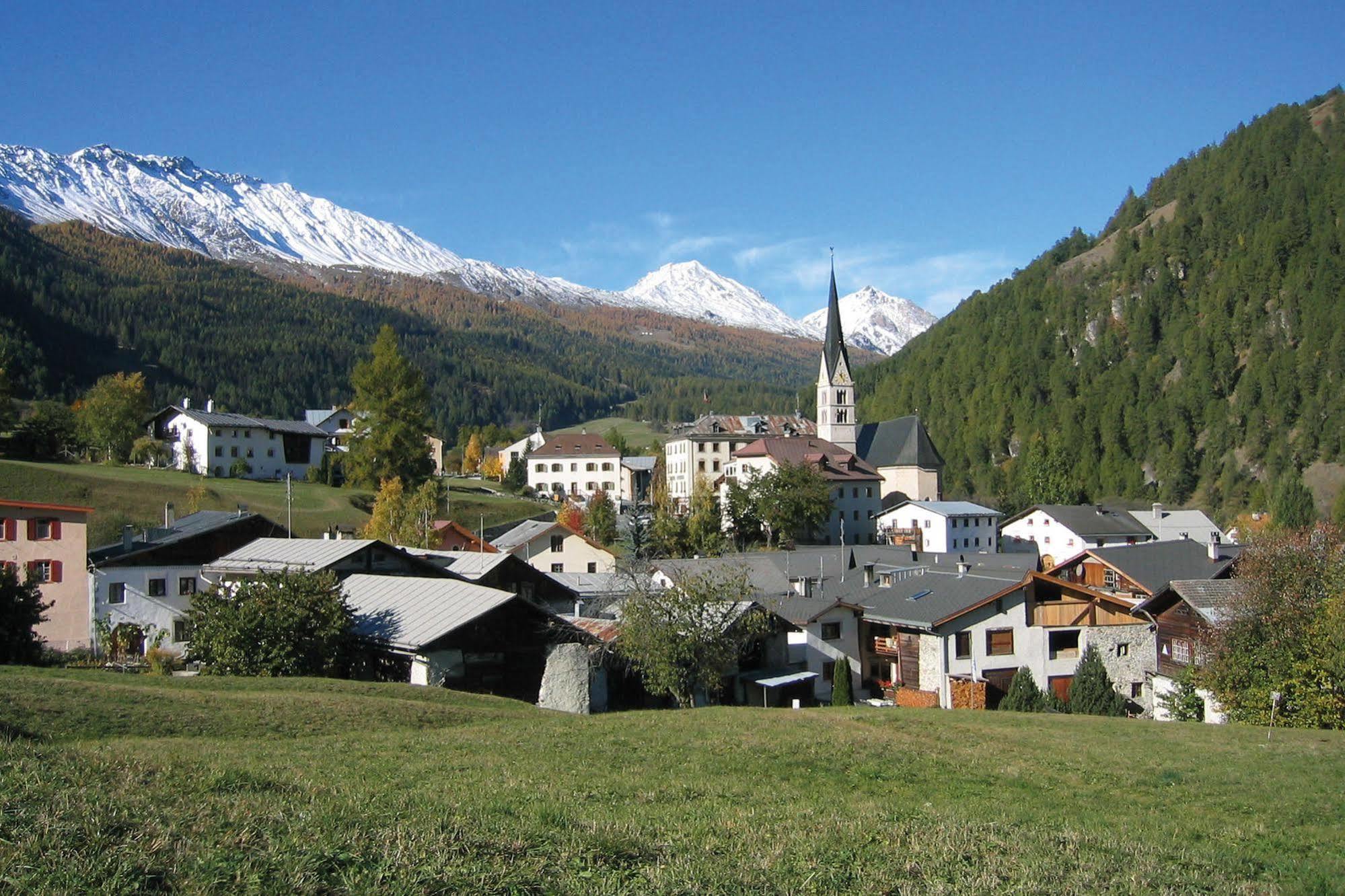 ซานตา-มาเรีย ยูธ โฮสเทล Santa Maria Val Muestair ภายนอก รูปภาพ