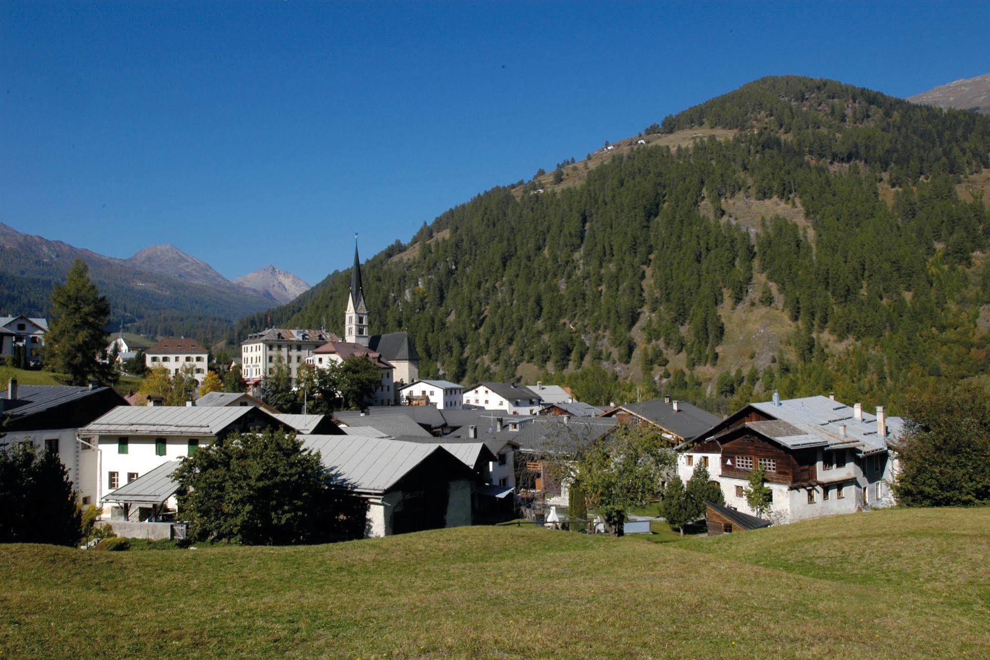ซานตา-มาเรีย ยูธ โฮสเทล Santa Maria Val Muestair ภายนอก รูปภาพ